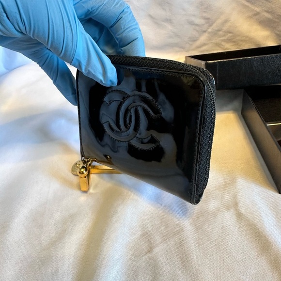 CHANEL BLACK PATENT LEATHER CARD CASE. EUC: Comes with box, card and cloth. - Picture 8 of 11